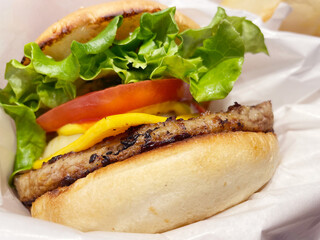 トマトチーズバーガー