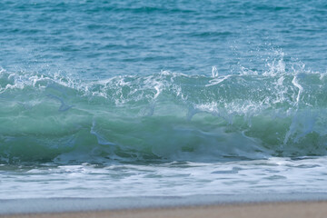 Fototapeta premium 打ち寄せる美しい波 