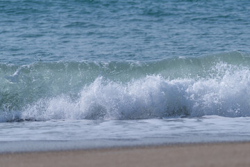 Fototapeta premium 打ち寄せる美しい波 