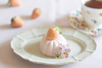 かわいいイチゴのムース