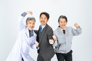 ミドルエイジ、男性、仕事、転職、中小企業、チャレンジ、挑戦、ガッツポーズ、目標、楽しい、笑顔、活躍、経営者、社長、プロフェッショナル、エキスパート、スペシャリスト、専門家、人材、商工会議所、組合、団体、グループ、チームワーク、セカンドキャリア、異業種、ビジネスマン、ビジネスパーソン、エンジニア、作業員、技術者、医師、研究者、科学者、おじさん、氷河期世代、バブル世代、団塊ジュニア、50代、努力、頑張