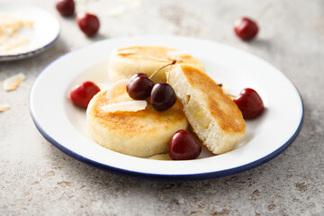 Banana cottage cheese cakes with cherries and almond