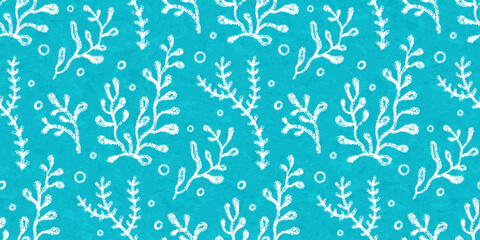 Teal seamless pattern with sea coral and plants drawn with white chalk pencils. Textured background with underwater marine reef elements, cute doodle icons of ocean seaweed. Vector illustration © chizhovao