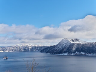 Eastern Hokkaido: Snow trekking on the outer rim of Lake Mashu in winter