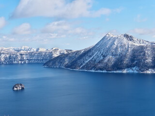 Eastern Hokkaido: Snow trekking on the outer rim of Lake Mashu in winter