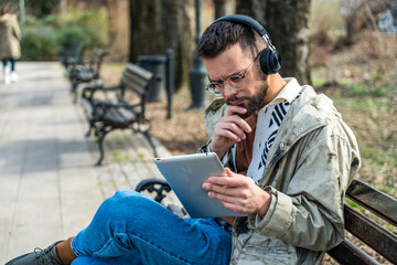 Obraz premium Young cool hipster freelance business man, owner of small startup company new business on market representative, waiting outside of office building for staff meeting. Design professional occupation.