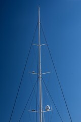 Obraz premium sailing ship on blue sky