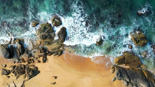 Waves hitting the rocky coast [4K60]
