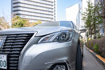 街中に停車する車