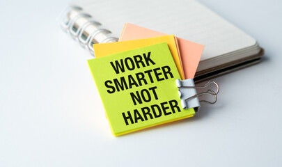 Obraz premium A yellow, orange and pink piece of paper with the words work smarter not harder written on it