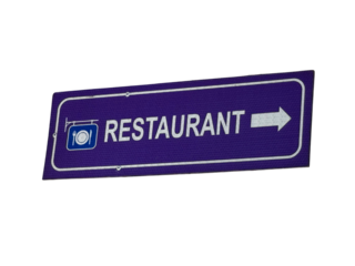 Purple directional sign indicating the way to a restaurant with a pictogram of cutlery and plate.