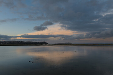 Joli ciel de Bretagne sur la côte de granit rose - France