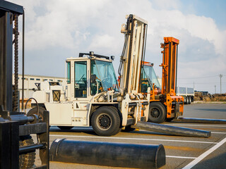 大型フォークリフト