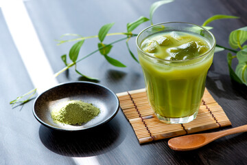 抹茶イメージ　抹茶ラテ