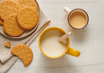 Colazione all'Italiana con caffè, latte e biscotti