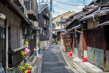 Versteckte Gassen – Traditionelles Japan zwischen Moderne und Vergangenheit © M. Claushallmann