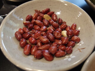 Chinese side dish food. Salted peanuts.
