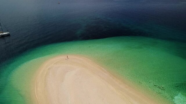 Zlatni Rat jedna z najpiękniejszych plaż w Chorwacji na wyspie Bol