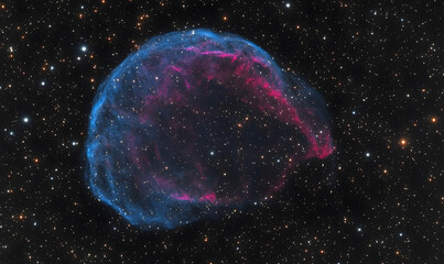 Obraz premium Stunning cosmic nebula showcasing vibrant colors against a backdrop of distant stars