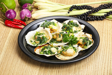 Grilled scallops with green onion