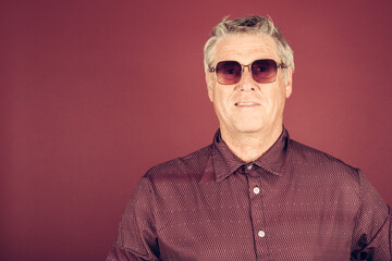 Obraz premium Mann mit Sonnenbrille
