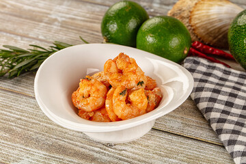 Roasted shrimps in the bowl