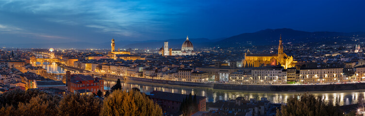 Fototapeta premium Florence - The cityscape at dusk with the Cathedral and Ponte Vecchio from Piazza Michelangelo
