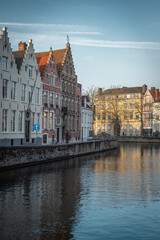 Naklejka premium Bruges Canals Reflecting Historic Architecture at Sunset