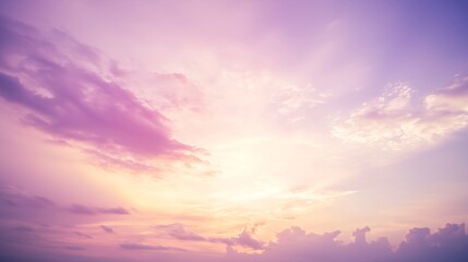 Obraz premium Peace settles in the sky as day fades into twilight.