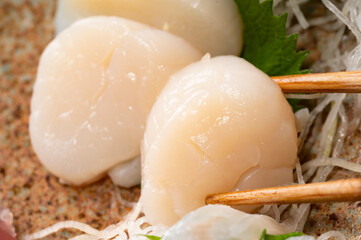 新鮮な帆立のお刺身