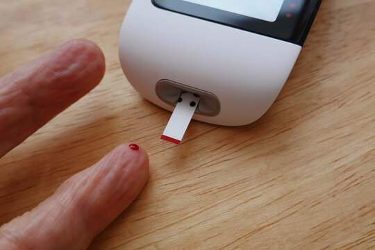 Blood sugar self control with glucometer