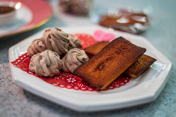 メレンゲクッキーとフィナンシェ