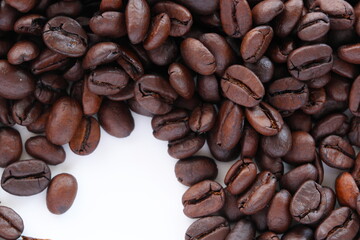 焙煎したばかりで香りのよいコーヒー豆
