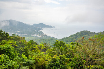 wysoki punkt na rajskiej wyspie, deszczowa pogoda
