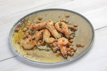 Greek chickpea salad with shrimps	