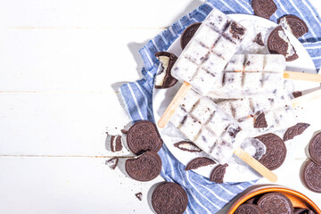 Cream and cookie popsicles ice cream