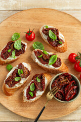 bruschetta with sun dried tomatoes