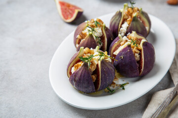 delicious figs with goat cheese, nuts and honey