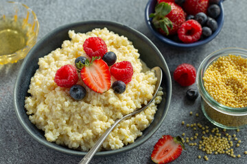 millet porridge with fresh berries