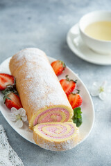 strawberry and vanilla swiss roll cake