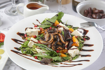 Mediterranean Grilled Mushroom Salad. Flavourful and Nutrient Packed Lunch.	