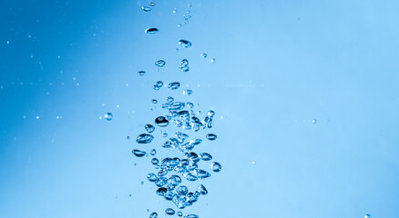 水を注いで出来る気泡