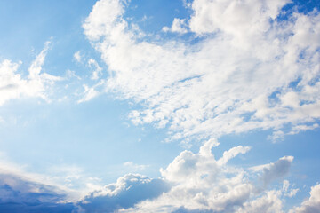 Obraz premium white cumulus clouds on a blue sky. beautiful nature background in afternoon light. sunny weather in summer