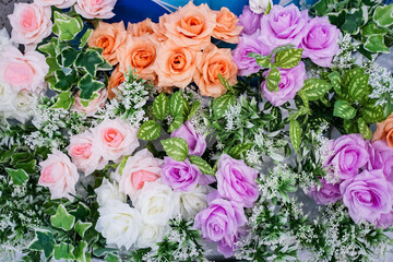 Beautiful rose shaped fake flowers with various colors like the real thing.