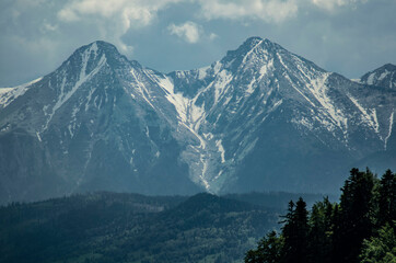 the snow-covered Tatras in their beautiful splendor, visible from the Pieniny Mountains