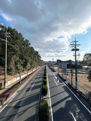 陸橋から見る道路と空模様