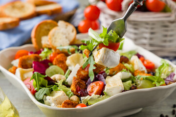 Traditional spring Italian salad with breaded chicken, camembert cheese, grapes and nuts. Served with croutons.
