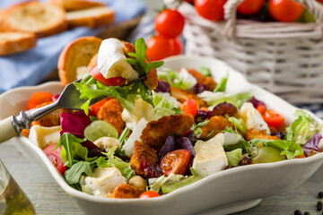 Traditional spring Italian salad with breaded chicken, camembert cheese, grapes and nuts. Served with croutons.