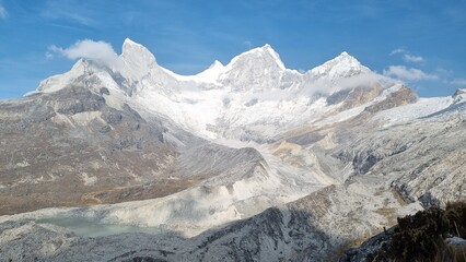Obraz premium Panoramic View of Pisco Mountain with Glacier and Glacial Lake, Cordillera Blanca, Peru