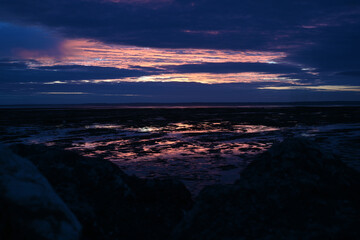 Fototapeta premium sunrise with clouds on the beach